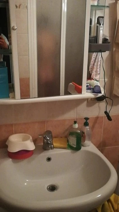 Mi sego mentre mia moglie fa la doccia 2