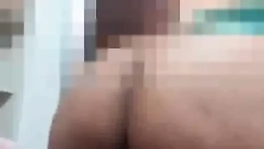Çok ateşli tombul zenci kadın vücuduyla oynuyor