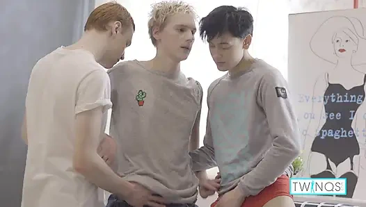 Yaramaz iri güzeller Logan, Michael ve Nico dağınık üçlü seks yapıyor!