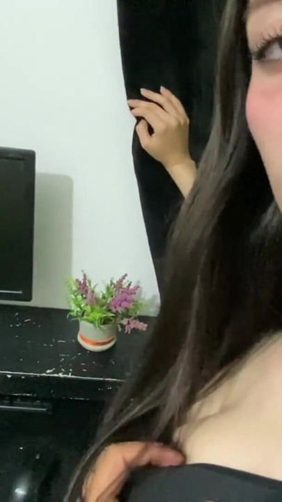 Patronumdan üzerime boşalmasını istiyorum beni ofiste sikmesini istiyorum | Klip 1