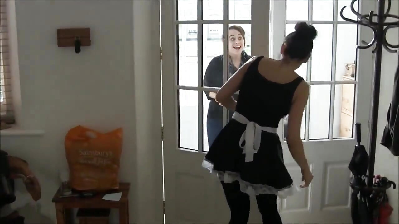 Öğürme eğitmeni - Fransız hizmetçi lezbiyen kadınlar tarafından bağlı ve ağzı tıkalı
