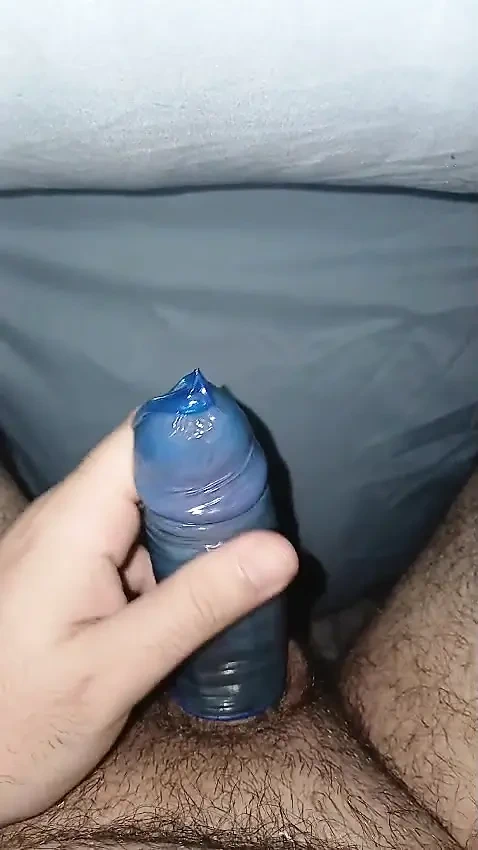 17cm Filling up a blue condom in the morning