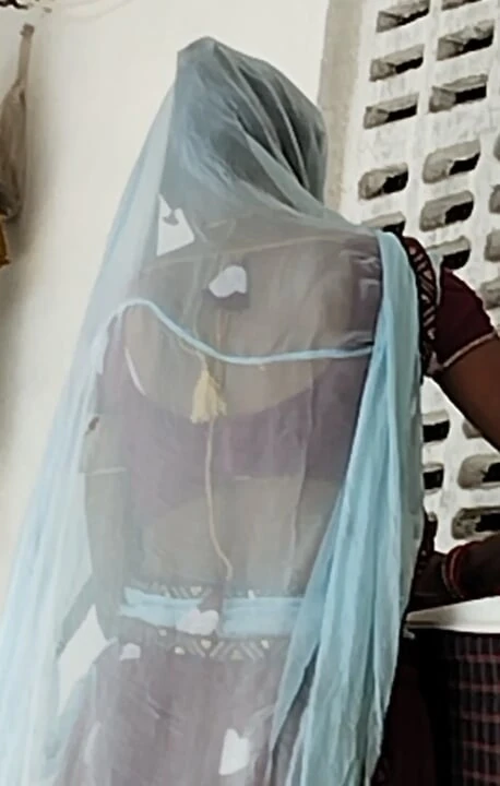 Hot pushpa bhabhi bathroom me boobs ko sahla rahi
