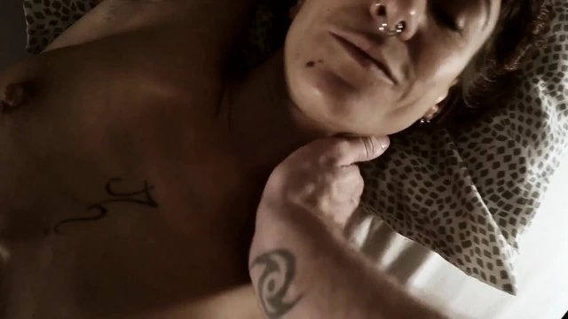 Çarşaflarımın altına gel