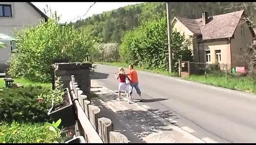 Amatör çift parkta sert seks yapıyor