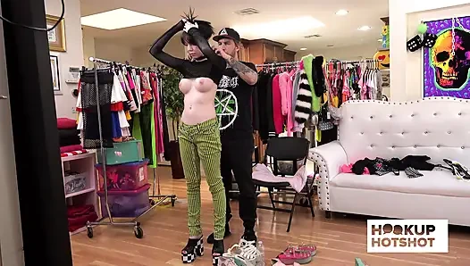 Bts - Leda Elizabeth güzel kıvrımlarıyla lensi azdırıyor!