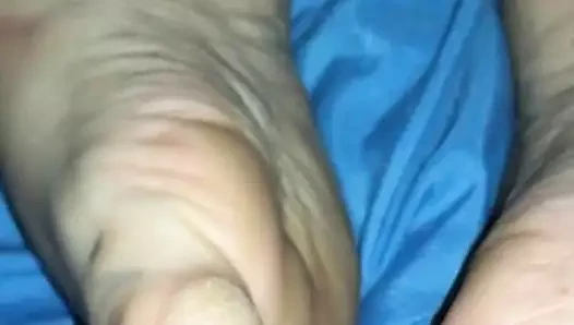 Ayakları ve kedi oynamak