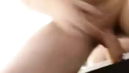 Alman soyunma odası genç üzerinde yapay penis