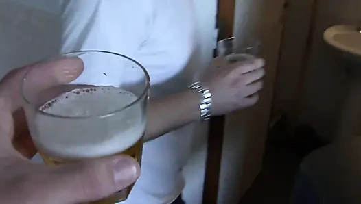 Beyaz çoraplı ateşli sürtük dildolarla sikiliyor