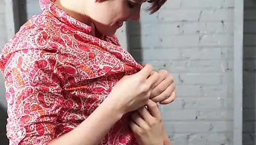 Lezbiyen kızıl saçlılar amcık yalıyor ve parmaklıyor