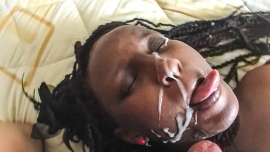 Büyük beyaz yarakla yapılan sahte iş görüşmesinde zenci amatör anal seksten sonra yüzüne dağınık bir şekilde boşalıyor