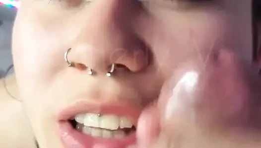 Arkadaşımın kız arkadaşı spermimi seviyor, hepsini yutuyor