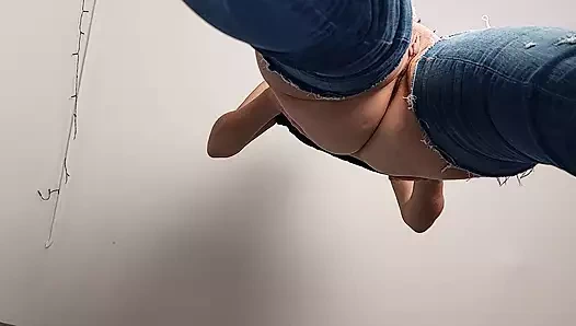 Latin kadının büyük kıllı meme uçları. Seksi esmer tayt, kıllı amcık, büyük göt, büyük memeler deniyor.