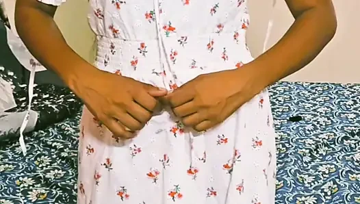 Bölüm 5 İzha Kerala Mallu ateşli evli kadın, göğüslerini ve meme uçlarını gösteriyor