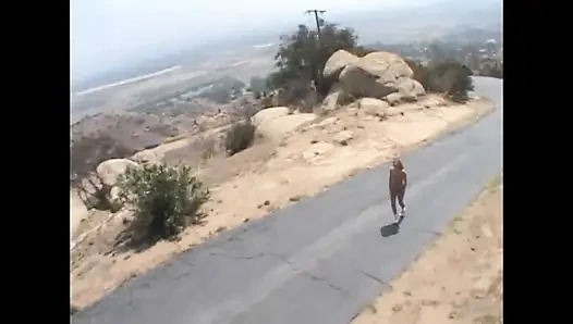 Islak lezbiyenlerin en iyi arkadaşları takma yarakla oynuyor