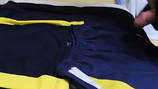 Etek ve bluz okul objetivo üzerinde boşalmak