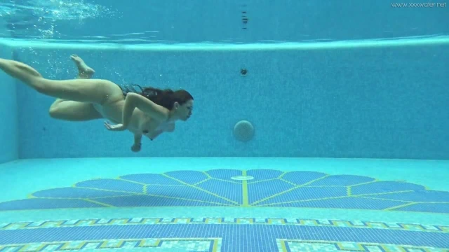 Büyük kabarık ganimet ve sarkık memeler