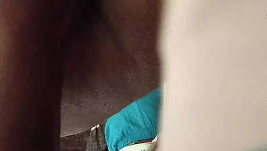 TıRAŞLı AMCıĞı PARMAKLıYOR VE SIKIYOR