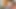 Behaarte Blondine masturbiert auf Bett