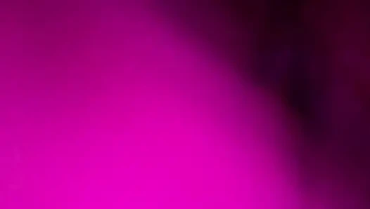 Amımı sikiyorum ve büyük klitorisimi çekiyorum. Çok iyi fışkırtıyor