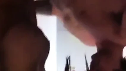 Büyük memeli bebek biniyor