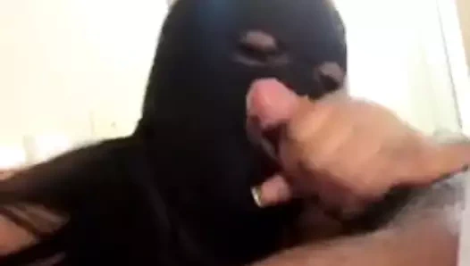 Bu getto orospu iyi emer.