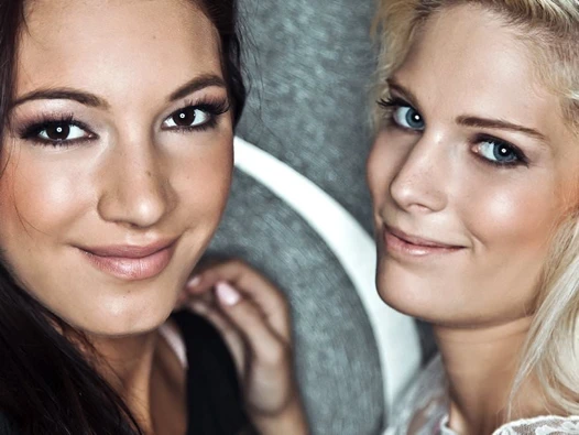 Candee licious ve felicia öpücüğü