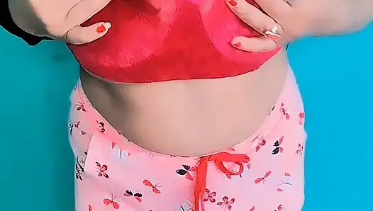 Büyük memeli Hintli kadın sevgilisine çıplak selfie videosu gönderiyor.