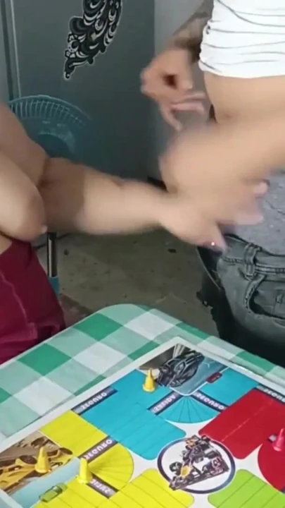 Kocası azgın işteyken üvey annemle yeni bir oyun yapıyorum | Klip 2