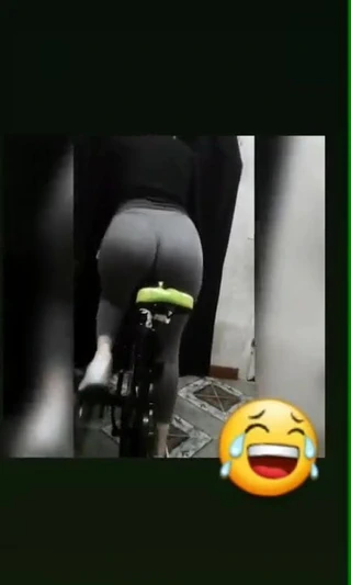 Mostrando el orto tragandose la calza