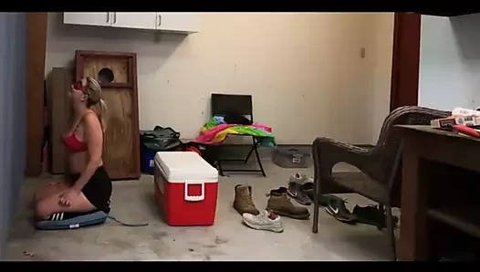 Gerçek Ev Yapımı Gloryhole karısı yabancıdan prezervatif çıkarır