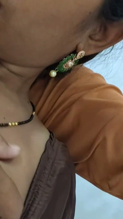 Ateşli sali ve genç jija köyü en eski ev seks filmlerinin dışında - desi yenge güzel göğüslerini emiyor ve büyük amcık seksi. | Klip 2
