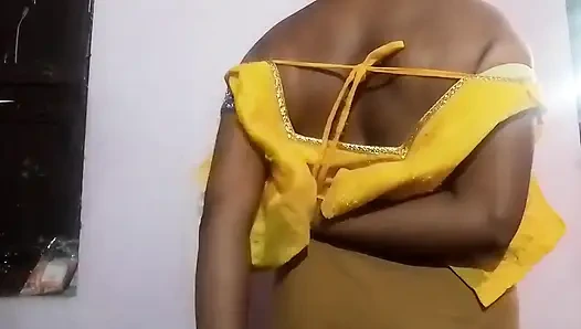 Tamil kız lavanya striptiz göğüslerini gösteriyor