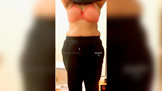 Seksi üvey kız kardeş elbise değiştirirken baştan çıkarıyor