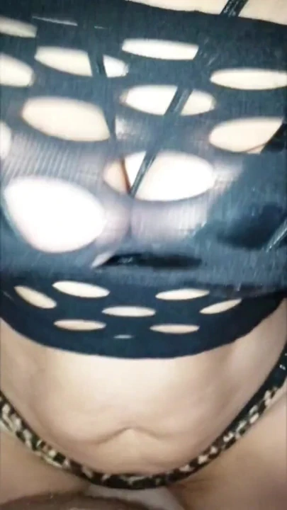 Bulgar orta yaşlı seksi kadın Petya - kocası evde yokken | Klip 1