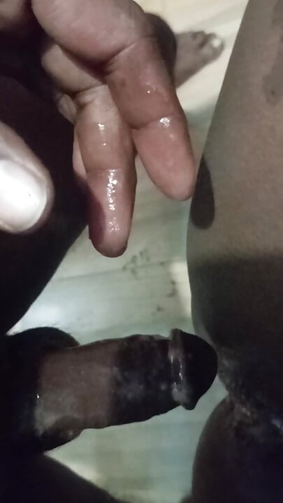 Hintli ateşli ve seksi üvey kız kardeş ebeveynleri evde yokken üvey erkek kardeşini sikiyor
