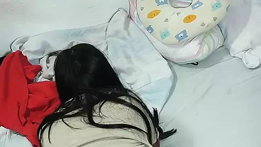 18 yaşındaki masum Hintli genç kız ilk kez beyaz yarağı deniyor