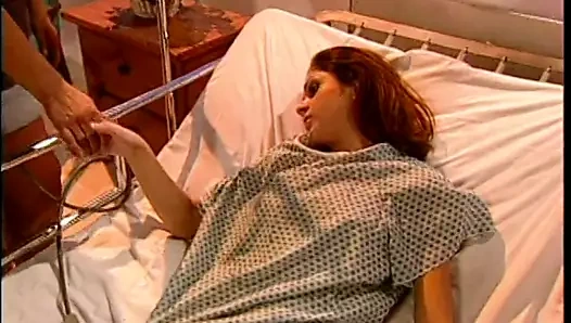 Büyük dildo takma yarak bu kaçak genç esmerin sevimli küçük amını dolduruyor