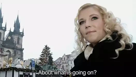 Kıvırcık saçlı sarışını almak