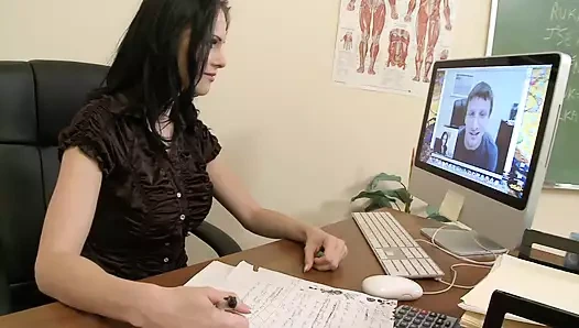 Sıcak kız hoşlanır emme ve kahrolası dev horoz