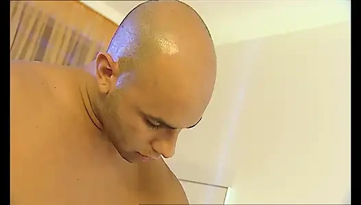 Sarışın barda tanıştığı yabancı tarafından sikiliyor