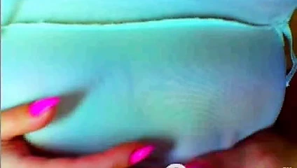 Güzel göğüsler üstten dışarı çık