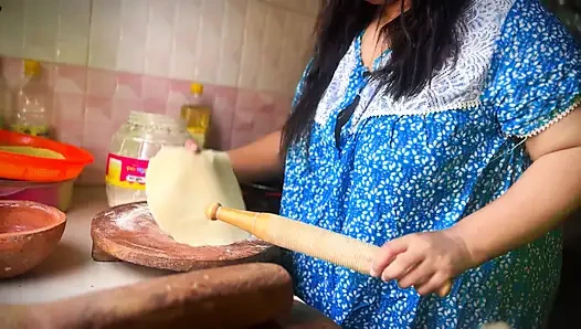 Sass ko jabardast Choda - Indian Desi Hot Mother_in_law Cooking without pajama &amp; open big ass With juicy Pussy, just then st