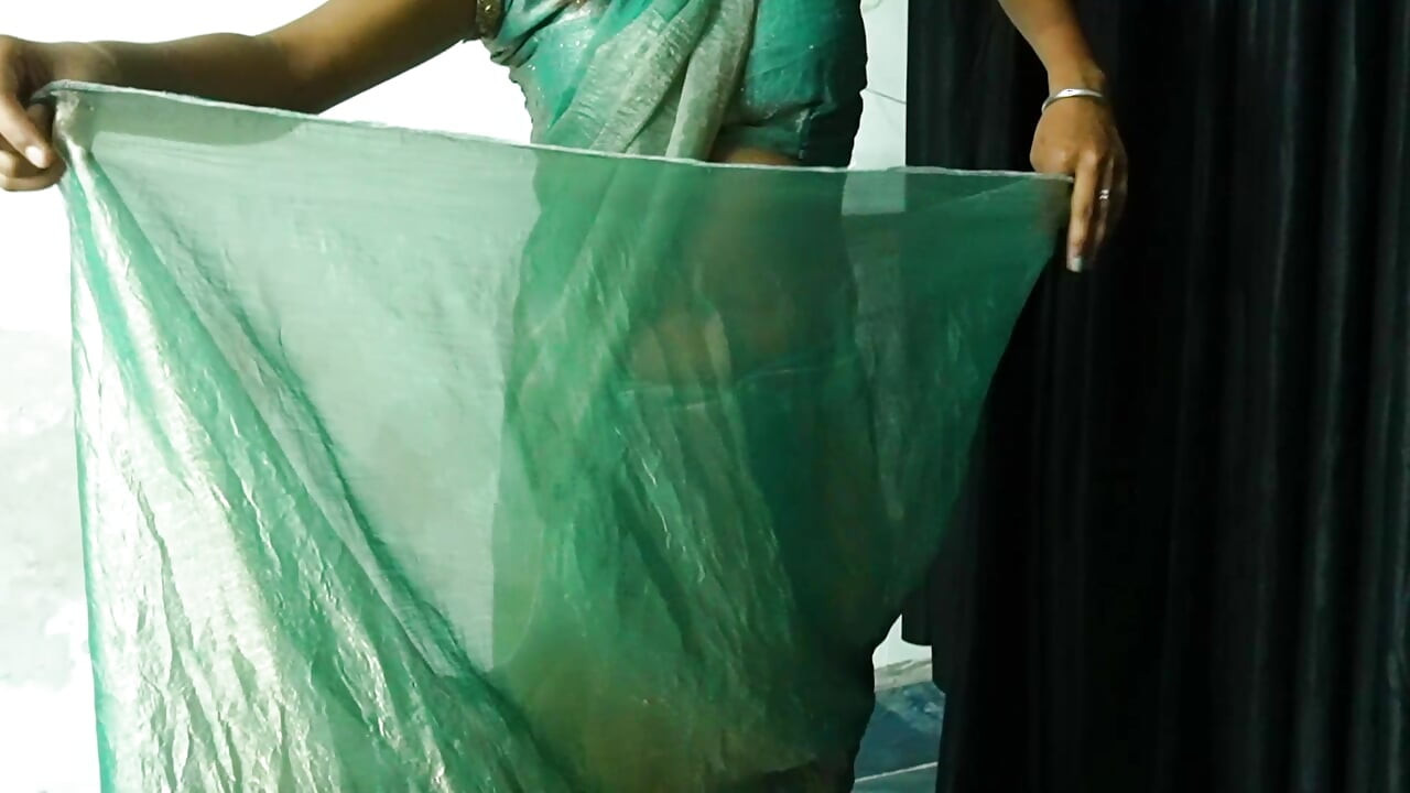 Sari sıkı amcıklı desi yenge Hintçe ses kaydında devar tarafından sert sikiliyor