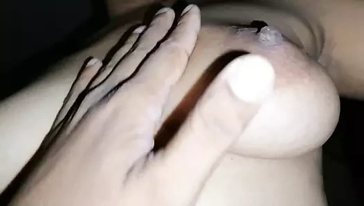 Hintli mallu Anne büyük doğal göğüslü seksi sürücüyü sikiyor