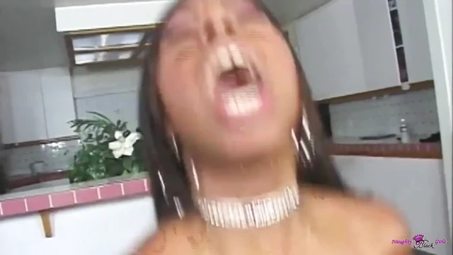 Bu adamın o kadar büyüktü ki bu bayanlar sürekli çığlık attılar