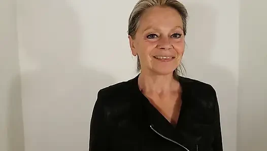 Büyükanne Tanga Ve Tayt Giyiyor!