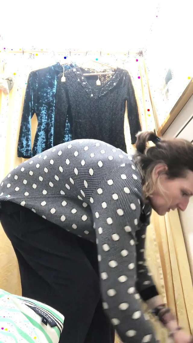 Halka açık bir ortamda soyunmanın tek yoludur!