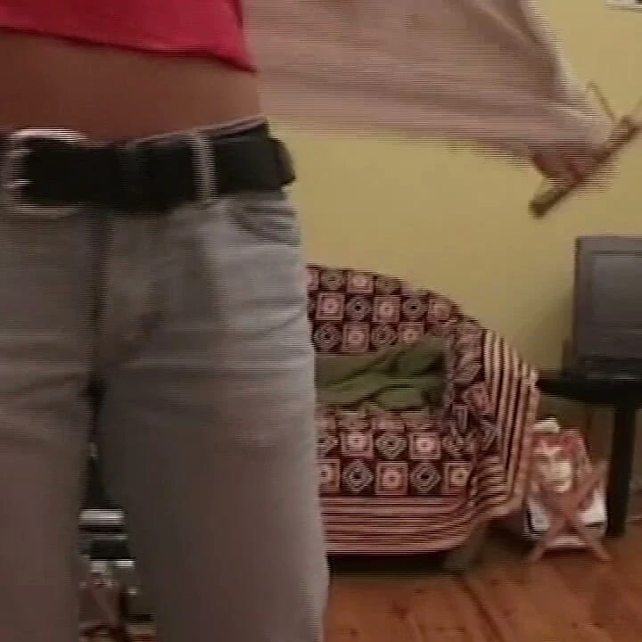 Doyumsuz sarışın orta yaşlı seksi kadın her oyuncağını derinden boşaltıyor