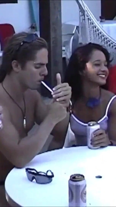 "3 ateşli kızla ve havuzda bir sürü fahişeyle karnaval partisinden" ağzı açık bırakma anı